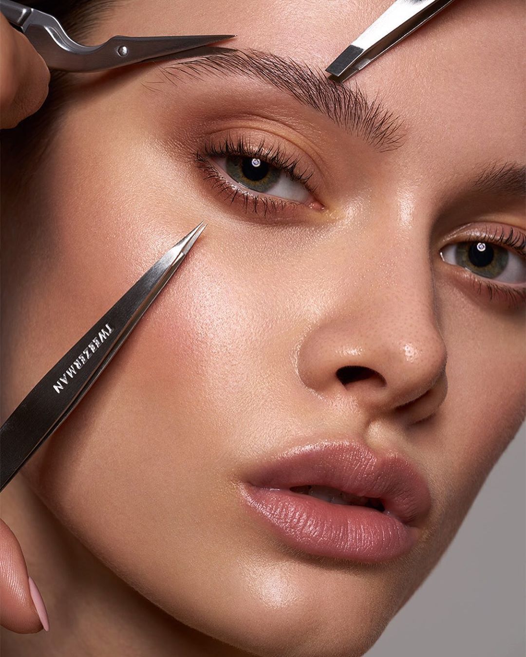 Brow shaping and threading service
